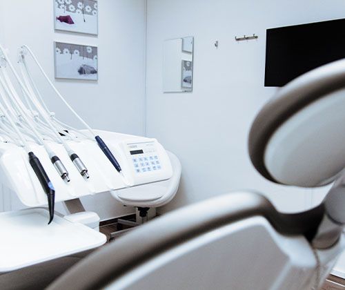 Emergency Dentist office chair for emergency dental care